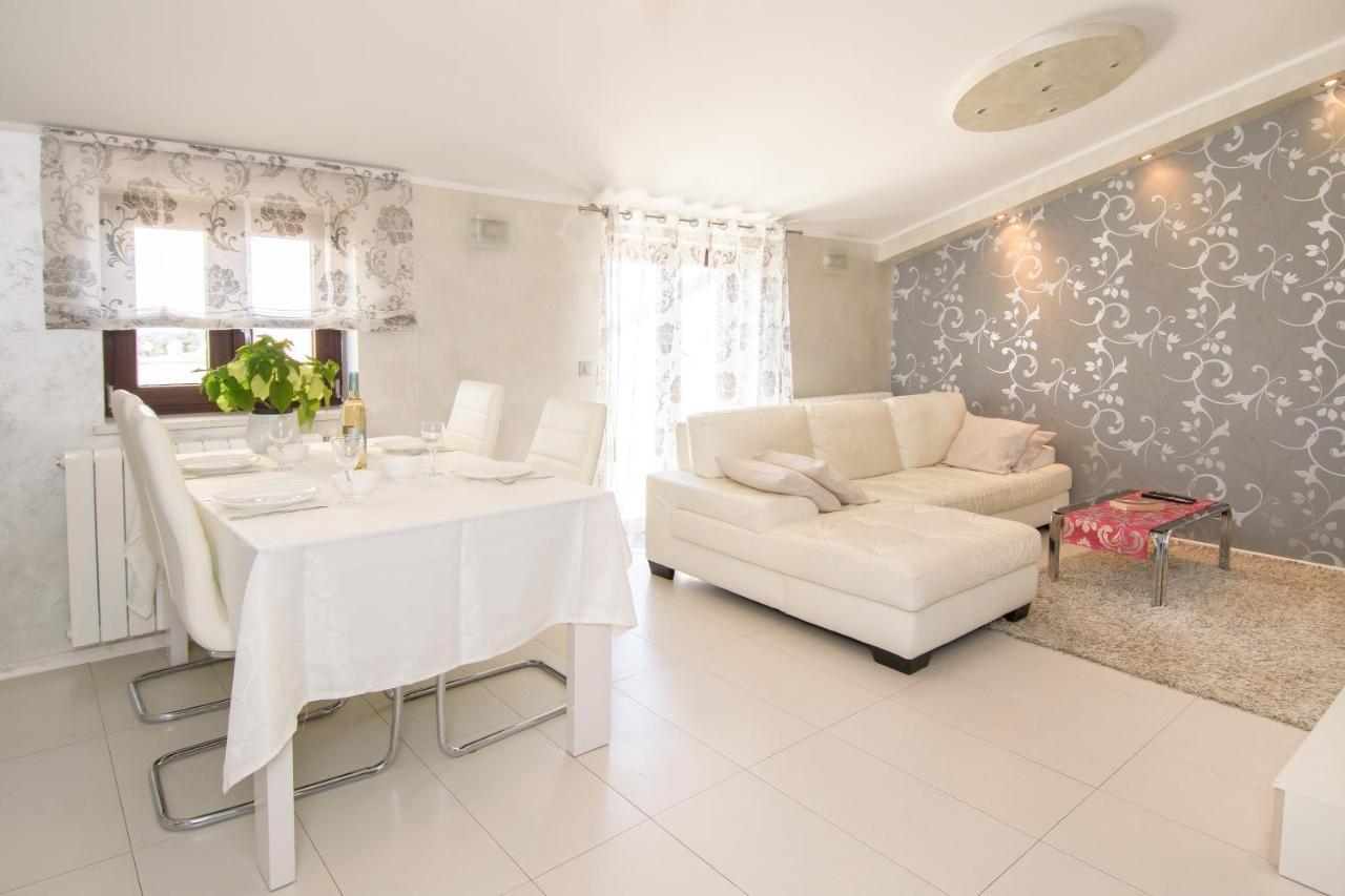 Apartments Dora Porec Exterior photo