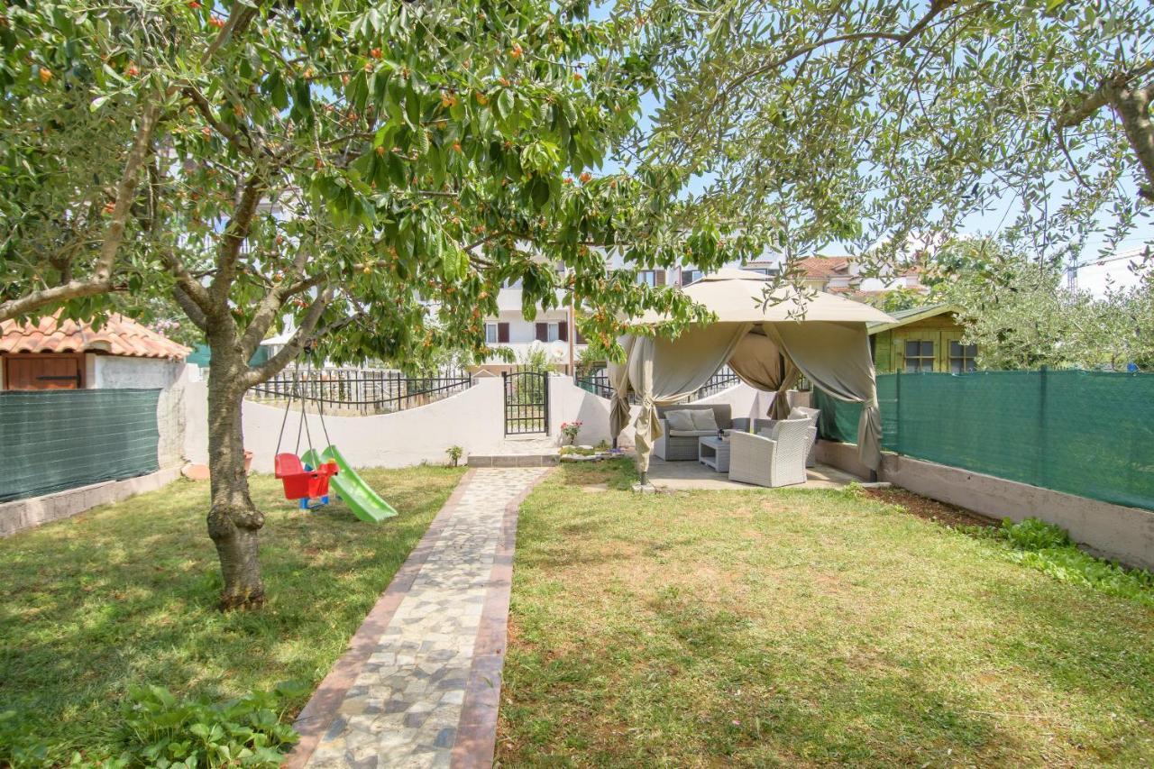 Apartments Dora Porec Exterior photo