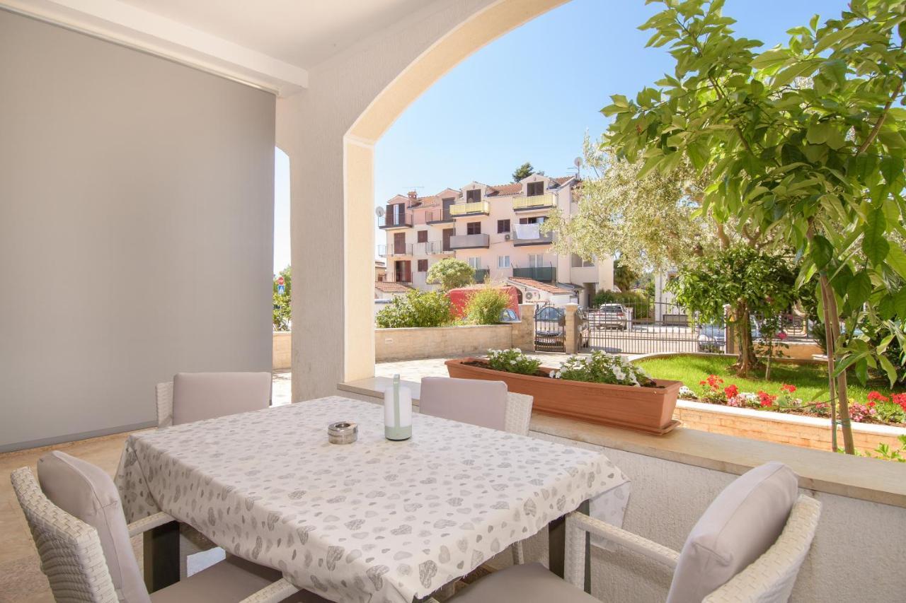 Apartments Dora Porec Exterior photo