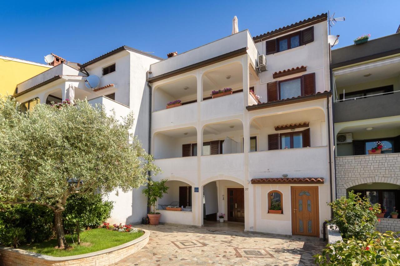 Apartments Dora Porec Exterior photo