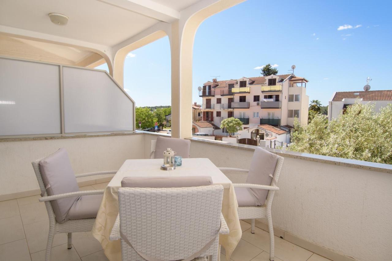 Apartments Dora Porec Exterior photo